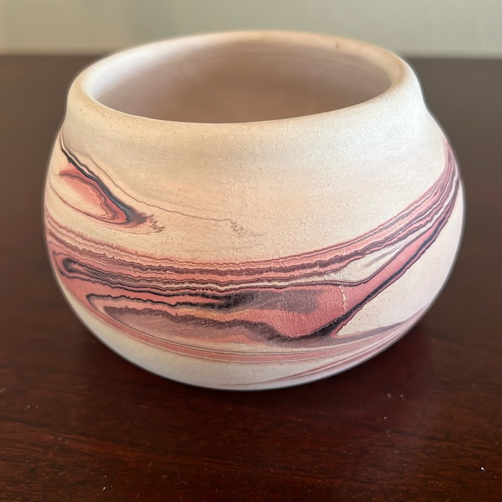 Nemadji Pottery. Vintage handmade pot